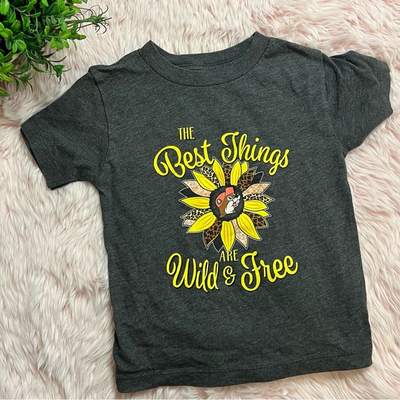 Buc-ees Other - Buc-ees The Best Things are Wild & Free Leopard Print Sunflower Graphic Tee 2T